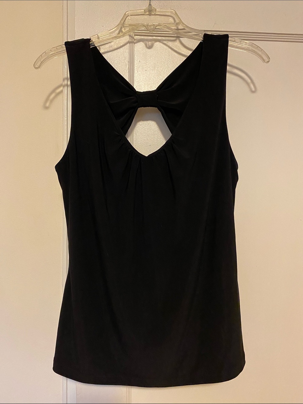 🎀 5/$20 🎀 WHBM black sleeveless top with back cut out size medium